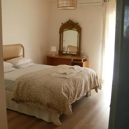 Privee Dans Avec Piscine En Petite Camargue Bed & Breakfast
